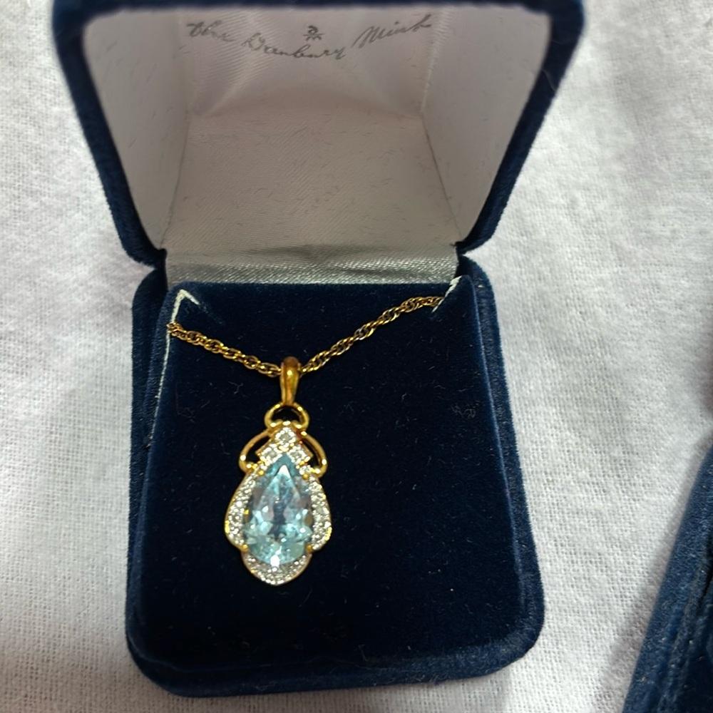 Danbury Blue Topaz Gold Mint Siren of the Sea
Necklace & matching earrings